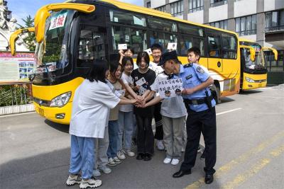 汉江中学：多措并举迎中考温馨严谨做服务