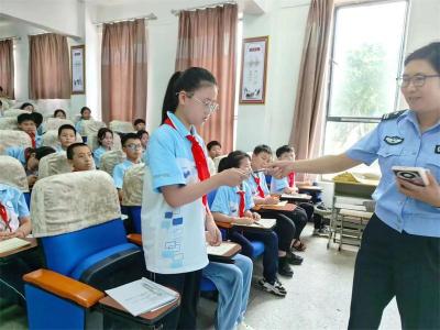 鄢城街道窑湾社区开展法制教育进校园活动