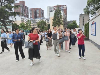 宜城市思政骨干教师到樊城区人民路小学观摩学习