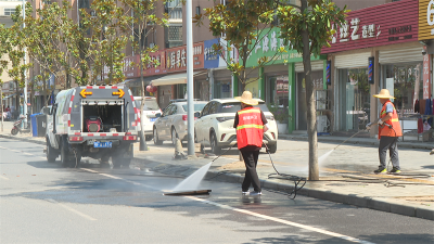 宜城市590余名环卫工人战高温 保清洁