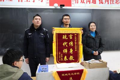 志达学校教师李文瀚：拾金不昧彰师德 以身作则育新人