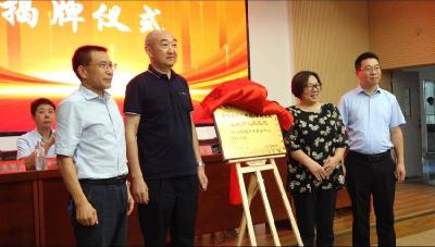 “掌上超声”化身“千里眼” 宜城百姓家门口“直通”三甲超声专家 襄阳市中心医院5G远程诊断中心宜城分中心挂牌 首批7台“口袋神器”上岗