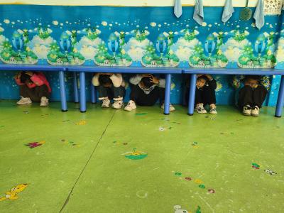 筑牢安全防线 护航快乐童年——胡湾村幼儿园开展消防安全疏散演练活动