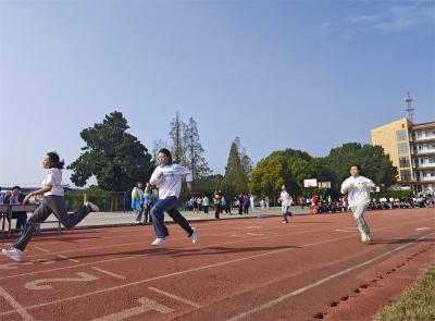 流水中学：阳光体育强体魄 活力校园振精神