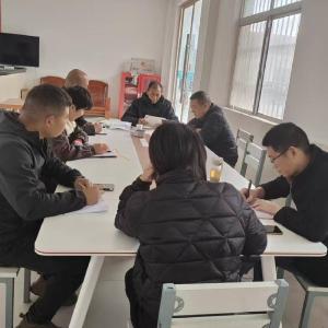 宜城市郑集镇璞河社区干部学习贯彻党的二十届四中全会精神扎实认真