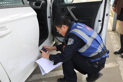 宜城市车管所联动上级为企集中上牌