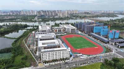 【我为群众办实事】鲤鱼湖中学新学期顺利投用 优质教育资源扩容惠民生