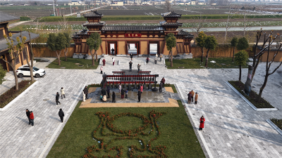 楚皇城大遗址保护开发项目开园后迎来新年首批游客