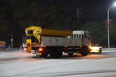 降雪来袭 宜城市环卫局紧急除雪保畅
