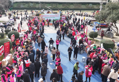 宜城：巾帼助农集市热闹开市 线上线下助力乡村振兴