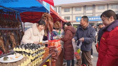 刘猴镇山货集市：线上直播带动线下热销 农旅融合助力乡村振兴