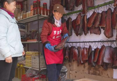 罗国会：巧手腌制家乡味 土特产闯出致富路