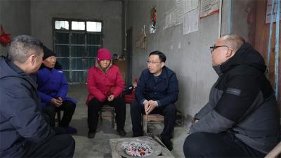 宜城市领导到郑集镇开展节前走访慰问