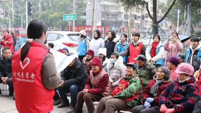 宜城：宣讲进社区 春联送万家