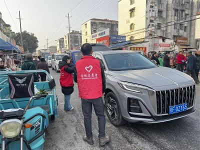 流水镇30余名志愿者上路护平安