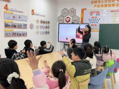 团市委组织课桌舞进爱心托管班：舞动童心 温暖寒假