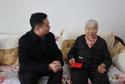 宜城市领导走访慰问现役军人家属