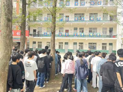 法治护航成长 安全牢记心间——小河中学联合小河派出所开展安全教育宣讲活动