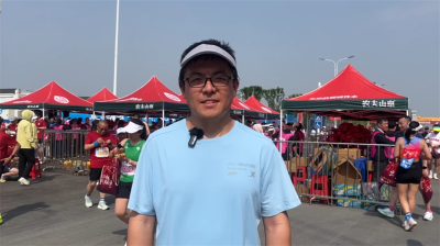 以跑会友 以赛庆生 宜城半程马拉松选手用奔跑为生日献礼