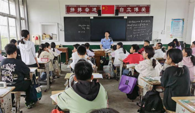 防溺水宣讲进校园 民警为暑期安全“加码”
