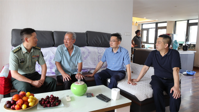宜城市领导到鄢城街道开展“七一”走访慰问