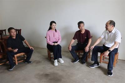 宜城市领导走访慰问部分老党员和生活困难党员