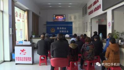 我市各界群众自发收看庆祝改革开放40周年大会盛况