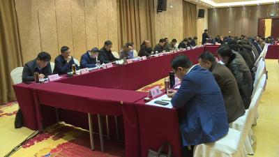 张学林主持市委中心组学习