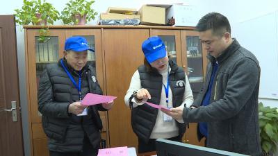 这群人走街串巷正在忙这件大事儿