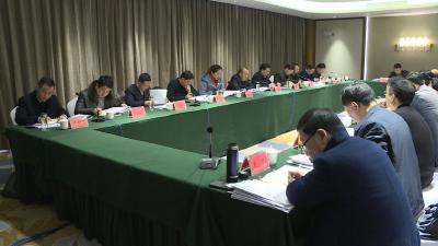 张学林主持召开市委常委（扩大）会议