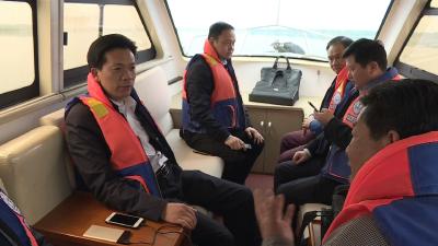 王燮耀巡查汉江沿线河库长制落实情况及两非整治工作