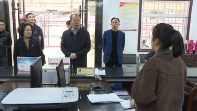 张学林到包保社区督导创文工作