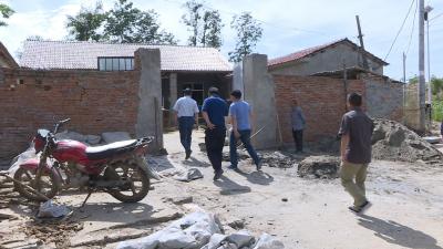 洪山嘴镇：力争9月底前完成危房改造任务