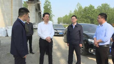 王燮耀检查铁路沿线环境整治工作