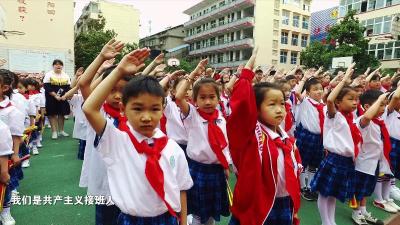 震撼“快闪”！老河口上千学生立志为建设中国特色社会主义现代化强国贡献力量！