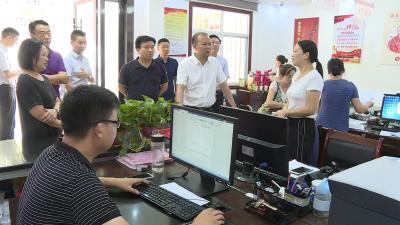 张学林：确保社区减负工作取得实效