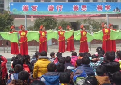 【精神文明创建】市老年大学红叶艺术团深入学校义演