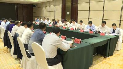 [“不忘初心、牢记使命”主题教育进行时]市委常委会（扩大）会议专题研究“不忘初心、牢记使命”主题教育工作
