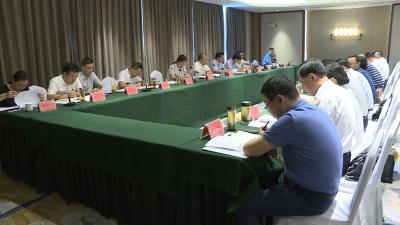 张学林主持召开市委常委（扩大）会议
