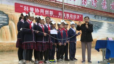 “环保奶奶”做客光未然小学