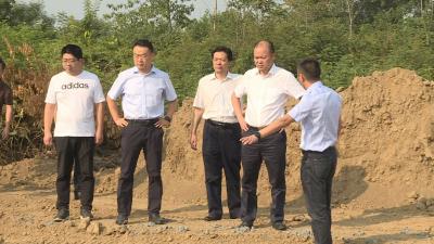 张学林、王燮耀督办雨污分流工程建设