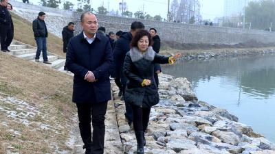 张学林巡查汉江水域生态保护工作