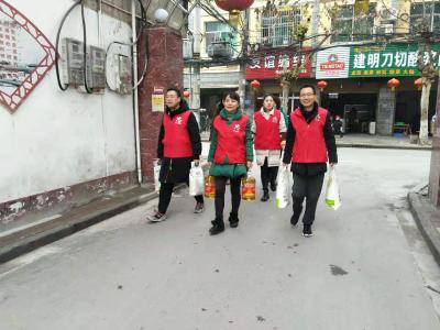 市融媒体中心开展春节前走访慰问活动