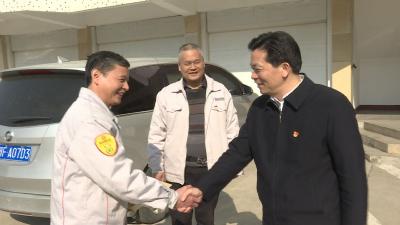 王燮耀走访慰问联系专家和困难群众