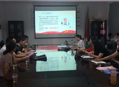 市委党校讲师为东启街社区作专题讲座