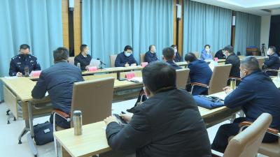 市疫情防控指挥部召开调度会