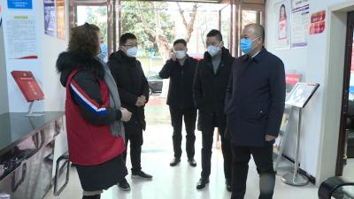 张学林深入医院、社区检查疫情防控工作
