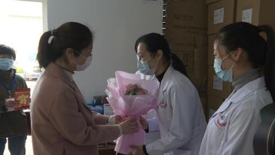 市领导开展“三八”妇女节走访慰问活动
