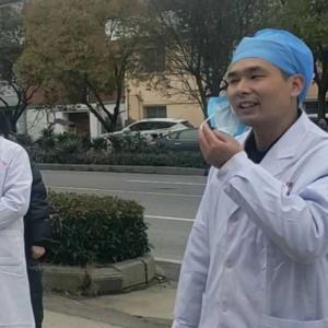 我市战“疫”医生周天敏上央视直播啦！