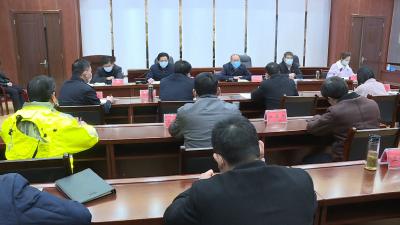 市疫情防控指挥部召开调度会